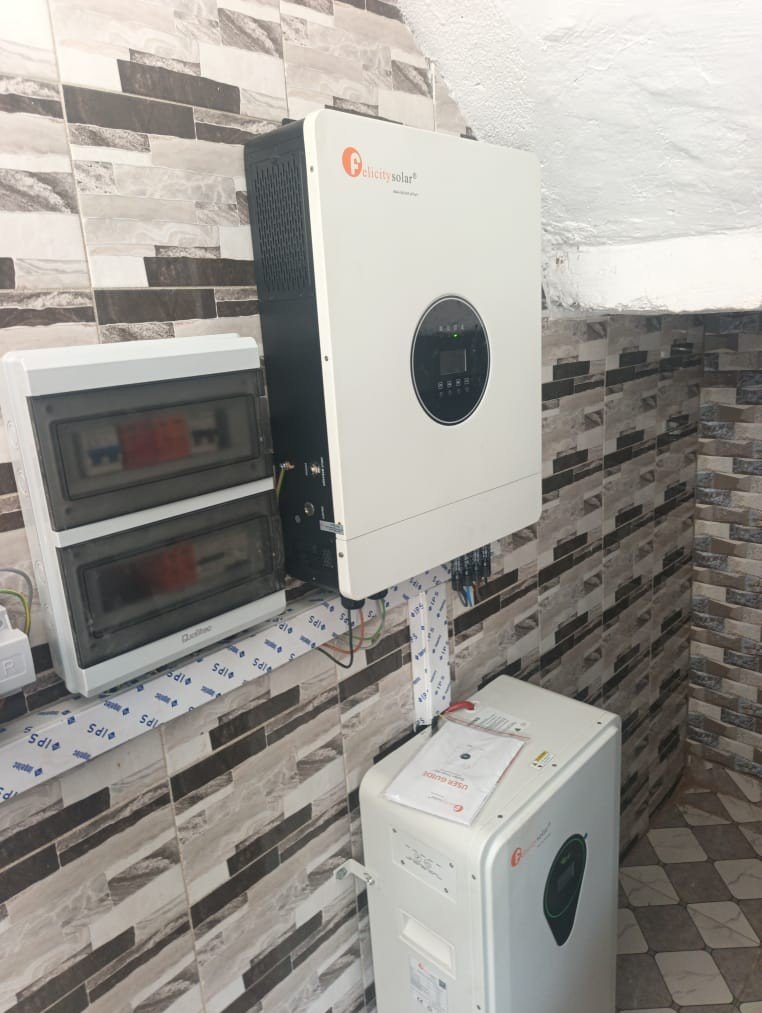 Onduleur et batterie installés par KONATE SOLAR